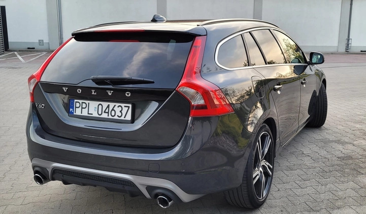 Volvo V60 cena 72900 przebieg: 165000, rok produkcji 2017 z Pleszew małe 137